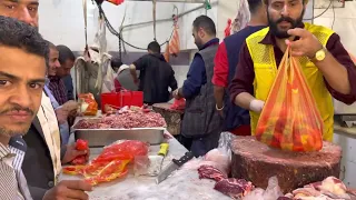 جزار يمني في صنعاء يبيع كيلو اللحم البلدي بقيمة حبة دجاج 