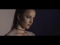 Download Lagu LiVV (Lieke van 't Veer) - Uit elkaar 2.0 (Yes-R cover) (Officiele video)