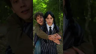 بدون مشاعر جينا أورتيجا أورتيجا مزيف الأربعاء تايلر شورتات نتفليكس 