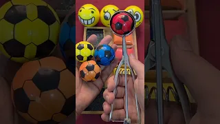 ده شكل ي وأنا بحاول أروق نفسي وسناني مطلعة عيني 