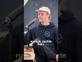 Download Lagu Hij hing z'n leven aan de kapstok!