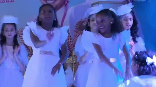 مشاركة فرقة جواهر الفن و فرقة ابداع الطفولة في حفل وداع النجمتين دانه مدخلي و ريماس حكمي دندنها