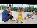 Download Lagu Oh mijn god! Baby-aapje SuBi rende weg, waardoor papa en SinSin hem moesten gaan zoeken.
