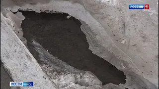 Вместо парковки — каток: Прорыв канализации на Левом Берегу не могут устранить больше недели