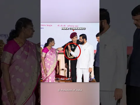 😳 पैराकमांडो ने एकनाथ शिंदे और देवेंद्र फडणवीस को राष्ट्रपति के सामने से क्यों हटाया? #shorts