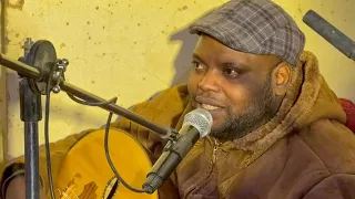 الفنان ربيع إبراهيم   مابيا شئ يا عيونك يا العياشي   اراني مريضة وما قادة حبيبي نوضوني ليه           دندنها
