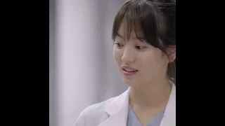 صدمتها وفرحت ـه انها صدقت ـه عشان ياخذ راحته وهو يتأمل الأخ احفاد الشمس كيدراما كيبوب  صدمتها وفرحت ـه انها صدقت ـه عشان ياخذ راحته وهو يتأمل الأخ احفاد الشمس كيدراما كيبوب