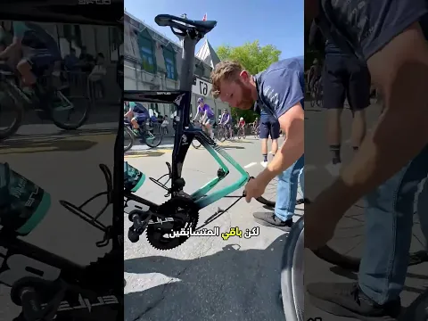 ساعد المتسابق على تغيير الإطار 😮 #shorts