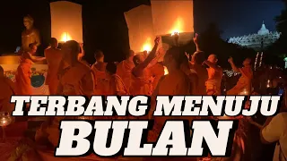 mega ritual ratusan lampion terbang menembus langit malam di atas candi borobudur buddha bhikkhu