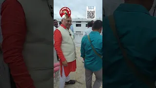जीव धोक्यात घालून शिकणारी मुलं किती दिवस सुरक्षित असतील कोण जाणे? पालकांना वर्गापर्यंत सोडलं पाहिजे.