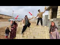 Lagu Amir and Fatemeh from the Kohrig family help Ayas build a house:Soraya, Amir's second wife, is angry
