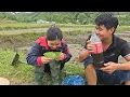 Download Lagu A Kind Man Helps a Single Mother Despite His Own Mother’s Objection