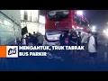 Mengantuk, Truk Tabrak Bus Parkir