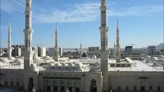 رقت عيناي  شوقا  ولطيبة ذرفت عشقا فاتيت الي حبيبي  فأهدا ياقلب ورفقا  دندنها