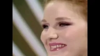  يا تجيني يا تاخذني معاك    يا تعلمني ازاي انساك  دندنها