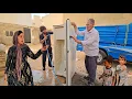 Download Lagu Een kostbaar geschenk van een oude man aan Hamida, de jonge weduwemoeder