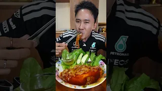 ลองสั่งมาแกล้งๆ ยำแมงกระพรุน เค้าปรุงมาเรียบร้อย ดีเลยละ อร่อย
