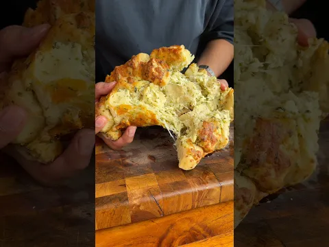 PULL APART GARLIC BREAD RECIPE | Monkey Garlic Bread