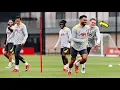 Download Lagu Vandaag bij Liverpool tijdens de pre-season training: Wirtz, Kerkez, Frimpong en meer…