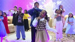 استعراض نشيد اغراض البيت في حلقة بيت الزهور الثالثه 