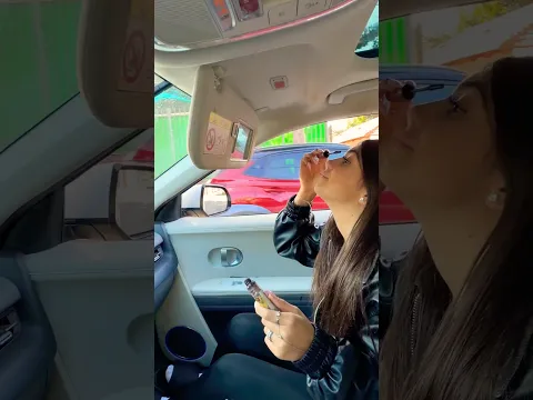 לורן בדרך לבדיקות דם - חכו לסוף 🤣🤣