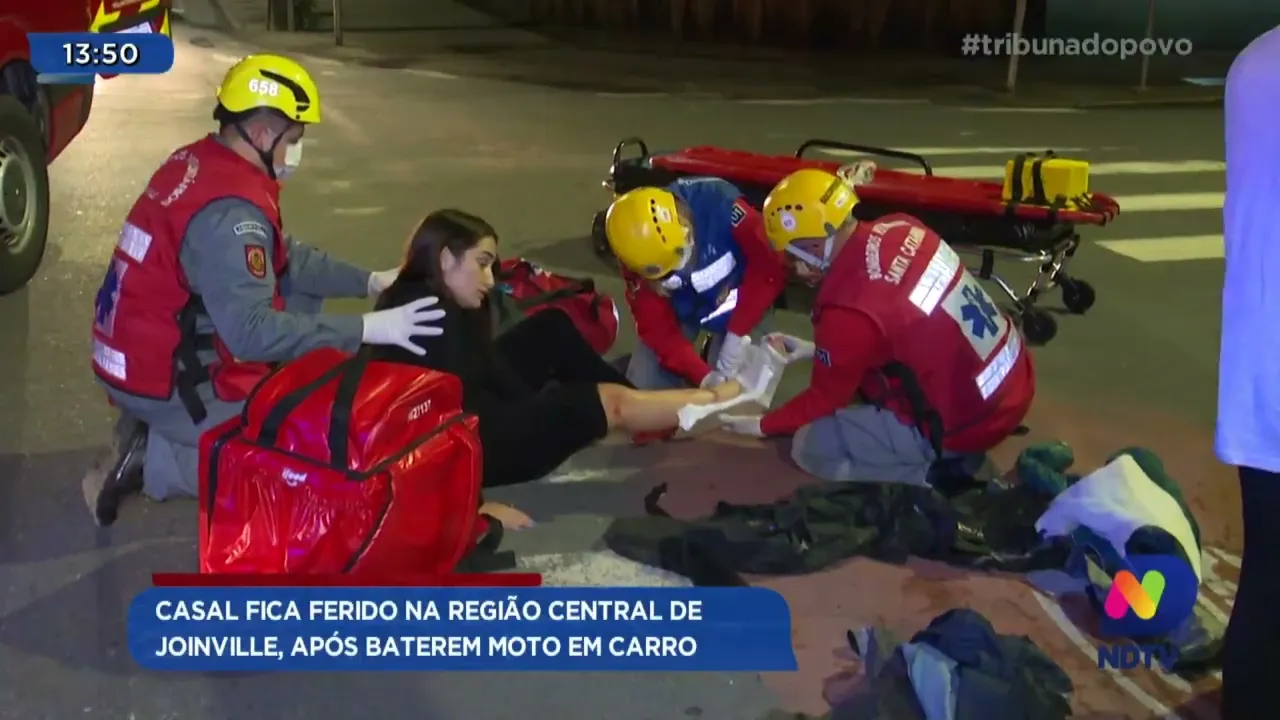 Casal fica ferido na região Central de Joinville, após baterem moto em carro