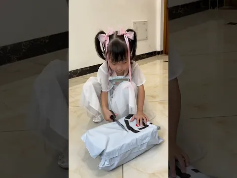 ¡Creó un regalo increíble con las zapatillas rotas de mamá! 😱❤️