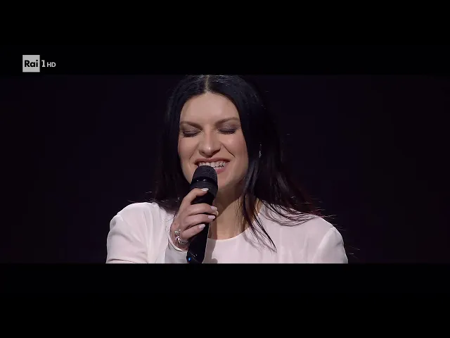 Sanremo 2026 - Laura Pausini canta Heal the World