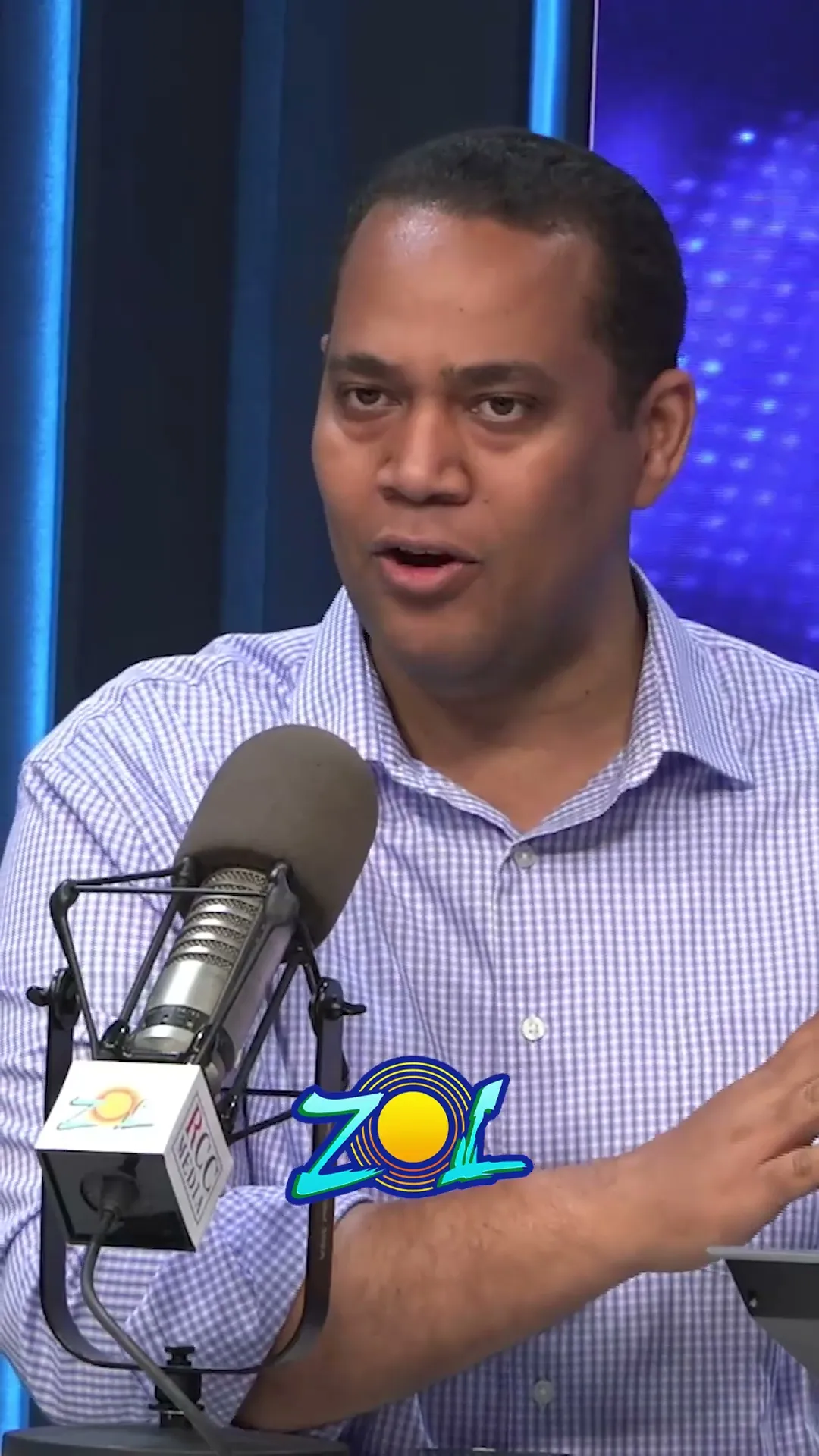 NOS ESTÁ LLEVANDO...