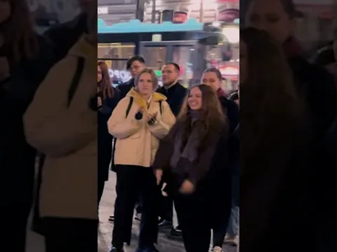 Я попросил УЛИЧНЫХ МУЗЫКАНТОВ дать мне выступить. ЗРЯ ОНИ СОГЛАСИЛИСЬ…