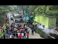 Download Lagu ASLI BIKIN SOPIR PUCAT !!! BAGAIKAN JALUR NERAKA, Malapetaka Jalan Berminyak di Sitinjau Lauik 