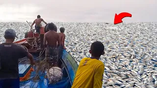 مقاطع غريبة وأحداث غامضة أغرب 200 لحظة لا يمكن تصديقها لولا كاميرات المراقبة 