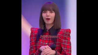 ليسا تظهر رقصة Money عن غير قصد 