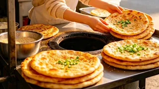 【LIVE】The young woman was selling flatbread by the roadside.