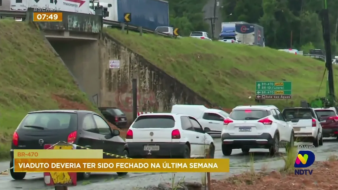 Obras em viaduto na BR-470, em Blumenau, atrapalham o trânsito na região