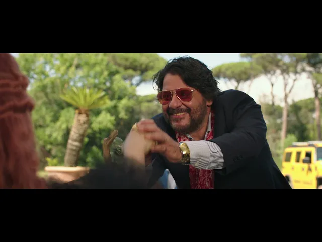 Una famiglia mostruosa | Clip 'La Famiglia Di Luna'