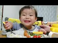 Download Lagu Eat tomatoes, levanilla, fried shrimp, dumplings, and rice👶♥【パパと2人でごはん！トマト、レバニラ、エビフライ、餃子、ご飯を食べます👶♥】