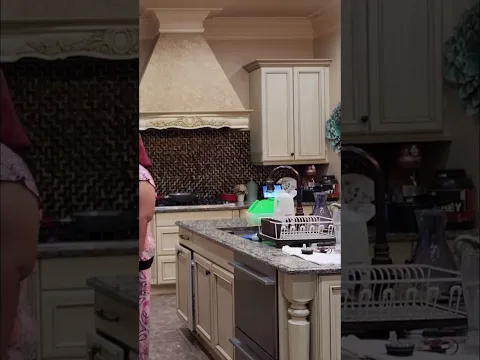 Bizarre Kitchen Behavior #shortvideo #zzkidstv #shortvideo #trending #kidsvideo