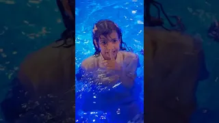 سبحو بفساتينهم بدون ملابس سباحه  سبحو بفساتينهم بدون ملابس سباحه