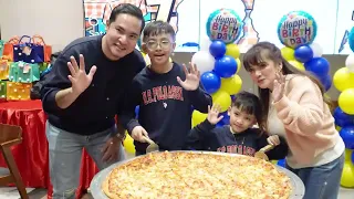 Julio Juan Birt ay Pizza Party at Shakeys