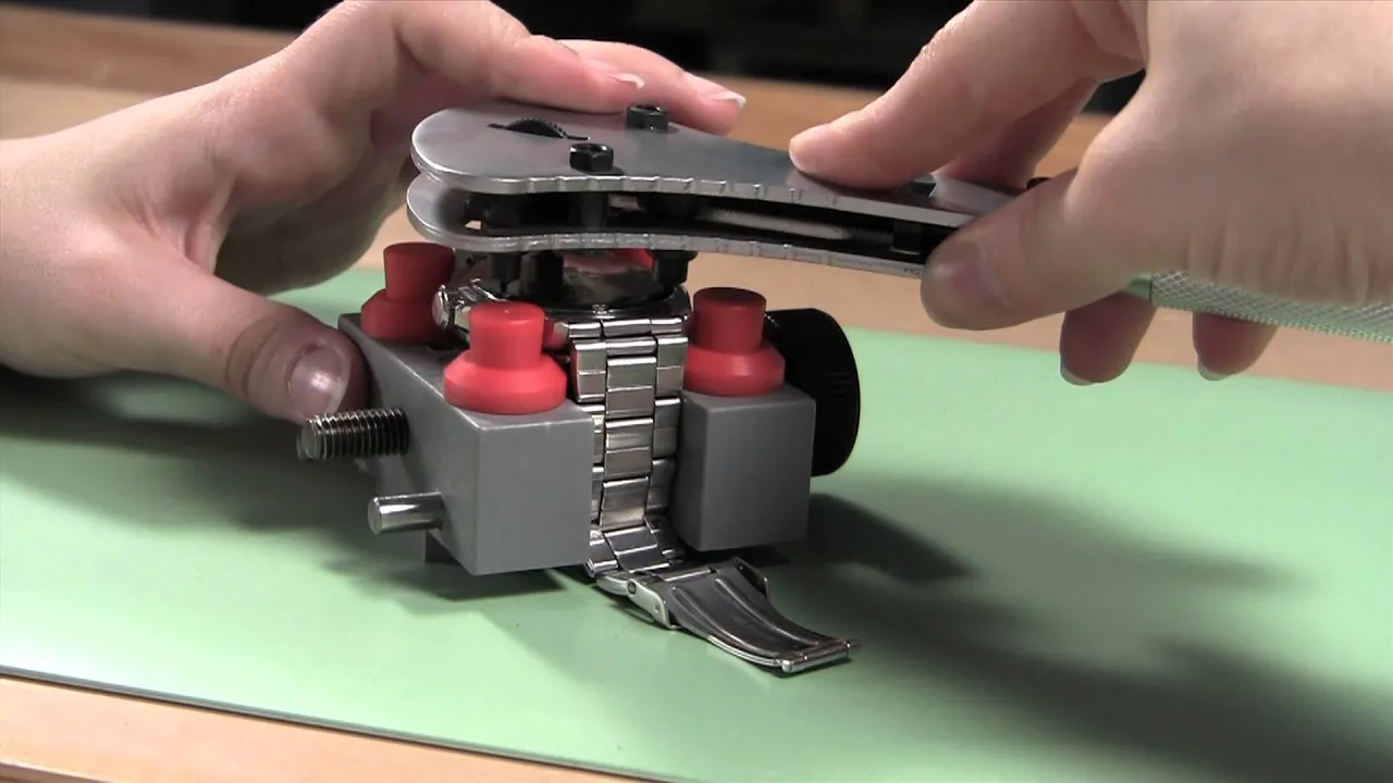 Movado BOLD- How to Change the Battery