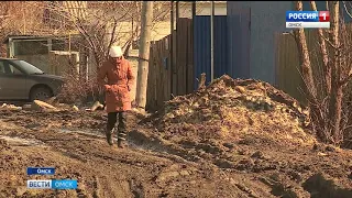 Жители частного сектора Кировского округа Омска могут пройти по своей улице только в высоких резиновых сапогах