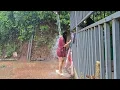 Desafiando La Tormenta Bano Bajo La Lluvia