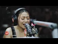 Morissette and Jason Dy perform "Diyan Ba Sa Langit" LIVE on Wish 107.5 Bus