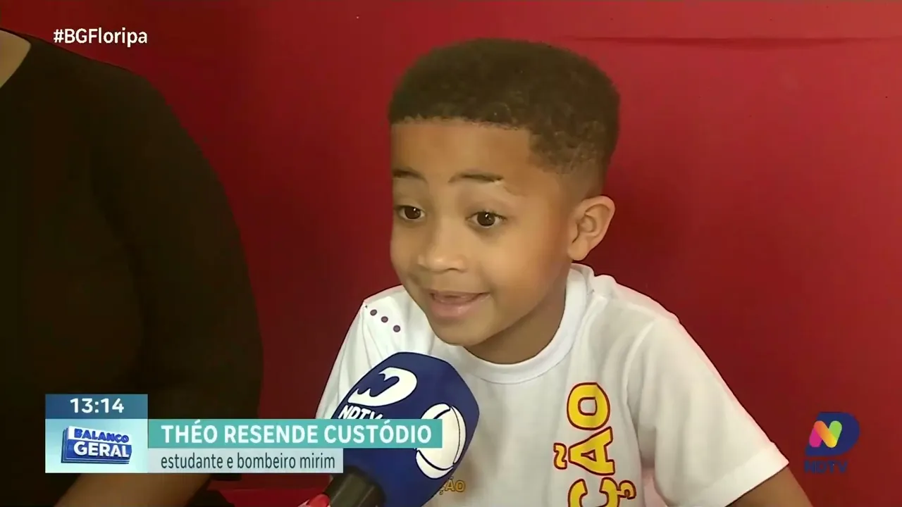 Menino de 7 anos salva bebê engasgado usando manobra de Heimlich