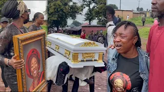 nollywood actress ada ameh sister crying on her picture as they dance with her casket around the srt