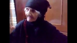 موال من عجوز عمرها٨٠ سنة دندنها