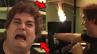 JUMPSCARE Funny Fat Guy scary maze game makes dude break the computer and pee himself in FEAR lol