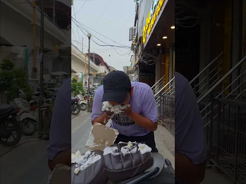 ऐसे तो जानवर भी नहीं खाता खाना कभी 😡😡😡