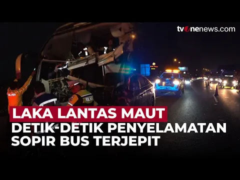 Tangis Penumpang Pecah! Sopir Bus Terjepit di Tol Cipularang, Dievakuasi Dramatis